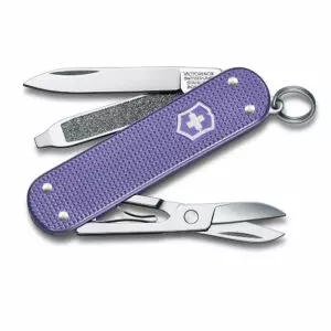 Victorinox Classic SD Electric Lavender linkkuveitsi- Retkelle.com Victorinox Classic SD Electric Lavender linkkuveitsi- Retkelle.com